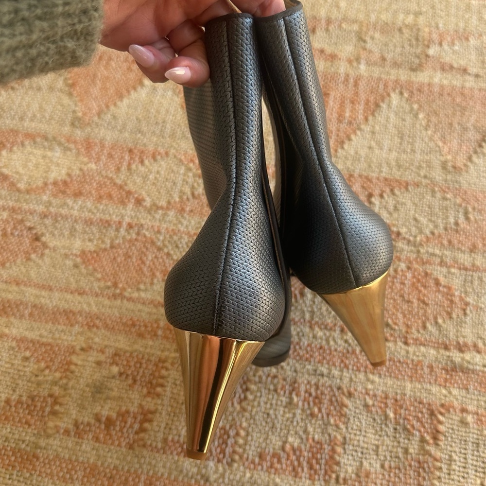 Zoe Lee Addis Bootie Size 40 Metallic Grey with Gold Heels Side Zip Ankle Boot - Picture 13 of 14